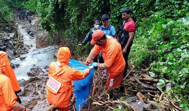 महाराष्ट्र में मॉनसून के कहर से 113 लोगों की मौत , मुख्यमंत्री ने किया चिपलून का दौरा