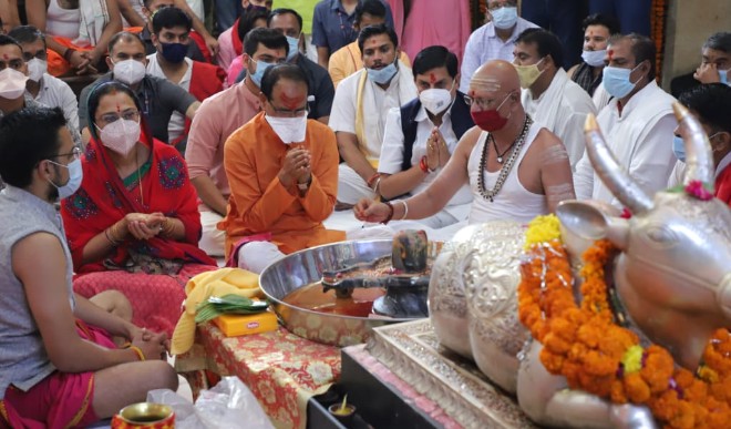 CM शिवराज ने सावन के पहले सोमवार पर उज्जैन में बाबा महाकाल के किए दर्शन