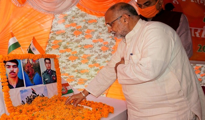 कारगिल युद्ध में देश के लिए अपने प्राण न्यौछावर करने वाले जवानों को याद कर रहा भारत