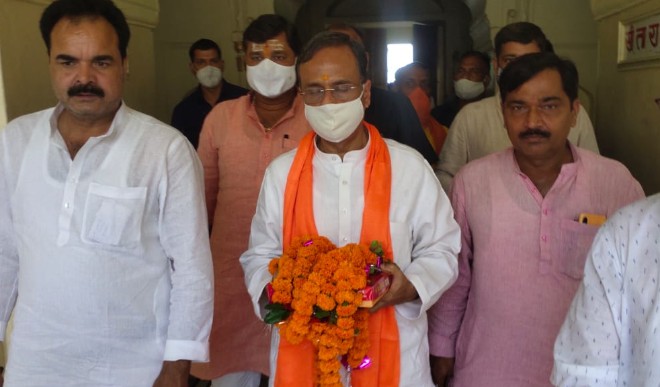 चुनाव आते ही BSP में एक जाति विशेष के लिए बढ़ा लगाव: डिप्टी सीएम दिनेश शर्मा