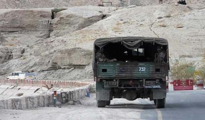 बाज नहीं आ रहा चीन, भारत की ओर डेमचोक इलाके में लगाए तंबू, मना करने के बावजूद नहीं हटे पीछे !