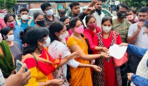 प्रदेश के चयनित शिक्षक अभ्यर्थियों ने खोला सरकार के खिलाफ मोर्चा , अपनी मांगों को लेकर कर रहे है आंदोलन