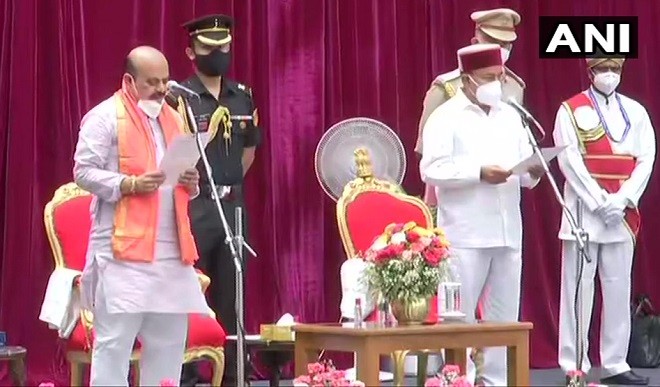 कर्नाटक के नए मुख्यमंत्री बने बसवराज बोम्मई, राज्यपाल ने दिलाई पद और गोपनीयता की शपथ