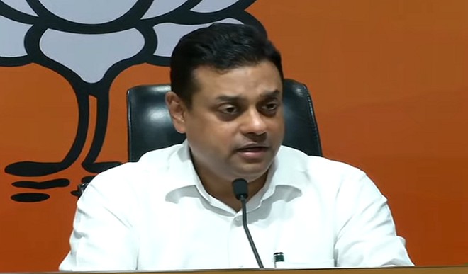 संबित पात्रा का पलटवार, कहा- राहुल का मतलब ही गैर जिम्मेदार होना है, अगर हथियार डाल दिया गया तो इतने दिन तक चुप क्यों बैठे रहे?