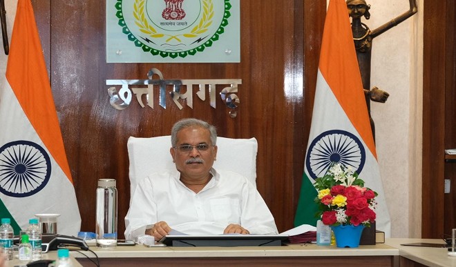 निजी कॉलेज के अधिग्रहण को लेकर सिंधिया ने कसा तंज तो बोले भूपेश बघेल, सौदा होगा तो सब कुछ साफ हो जाएगा