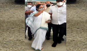 दिल्ली पहुंची ममता ने कहा- हिंदी PM मोदी से सीखी और गुजराती का 'केम छो' अमित शाह से सीखा है