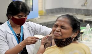 उत्तर प्रदेश में तेजी से चल रहा वैक्सीनेशन, पिछले 24 घंटों में 4,33,110 खुराक लगाई गई