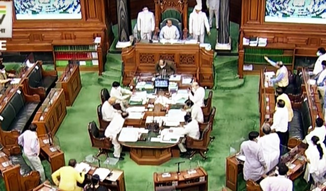 पेगासस और अन्य मुद्दों को लेकर विपक्षी सदस्यों का हंगामा, लोकसभा की कार्यवाही बाधित