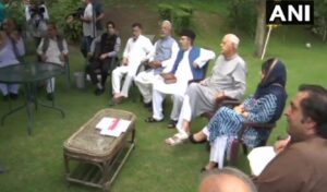 राजनीतिक दलों ने जम्मू कश्मीर के विशेष दर्जे की बहाली के लिए संघर्ष जारी रखने की बात दोहराई