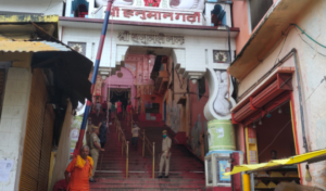 हनुमानगढ़ी पर श्रद्धालुओं के प्रवेश रोके जाने से नाराज हुए महंत