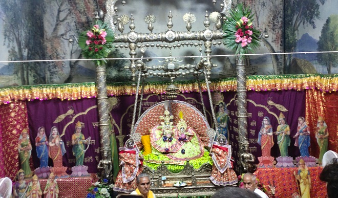 चांदी के पालने में झूला झूलेंगे श्री रामलला, आकर्षक बना झूला