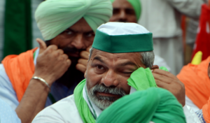 कृषि कानूनों से जुड़े एक सवाल का जवाब भी नहीं दे सके टिकैत, कैमरे के सामने फजीहत होती देख एंकर पर ही करने लगे निजी हमले