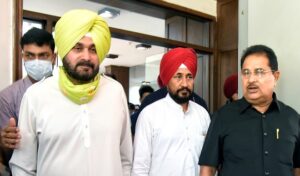 एक के बाद एक सिद्धू के समर्थन में नेता दे रहे इस्तीफा, मुख्यमंत्री चन्नी ने बुलाई आपात बैठक