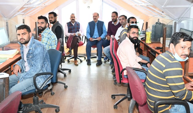 भाजपा के वॉर रूम में 20 लोग काम कर रहे है जो पूरे प्रदेश में कार्यकर्ताओं को सूचना एवं संपर्क का कार्य कर रहे