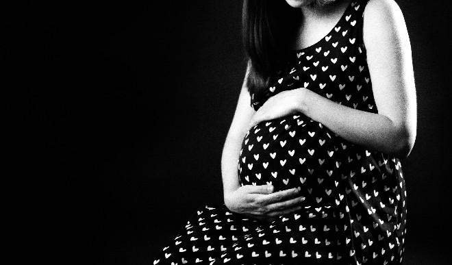 पहले से शादी-शुदा होने के बावजुद शख्स ने की दुसरी शादी, 8 माह की गर्भवती होने के बाद घर से भगाया