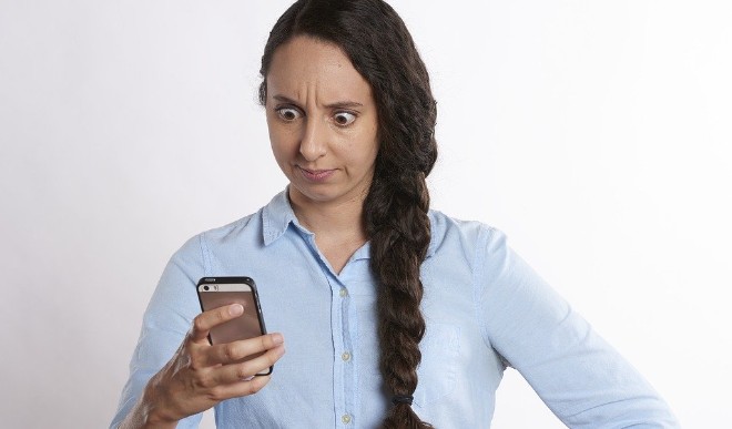 फोन पर महिला के साथ 3 पुलिसकर्मियों ने किया अभद्र तरीके से बातचीत, हुए संसपेड