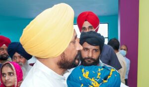 केजरीवाल 2022 के विधानसभा चुनाव से पहले उद्योगपतियों को मूर्ख बना रहे हैं : चन्नी