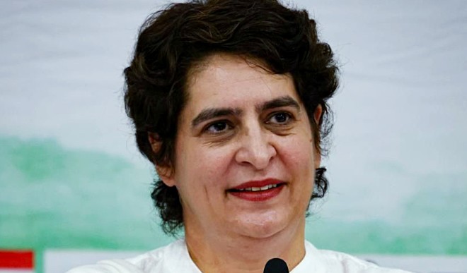 प्रियंका गांधी की नई घोषणा, कांग्रेस यूपी चुनाव जीती तो छात्राओं को मिलेगी स्कूटी और स्मार्टफोन