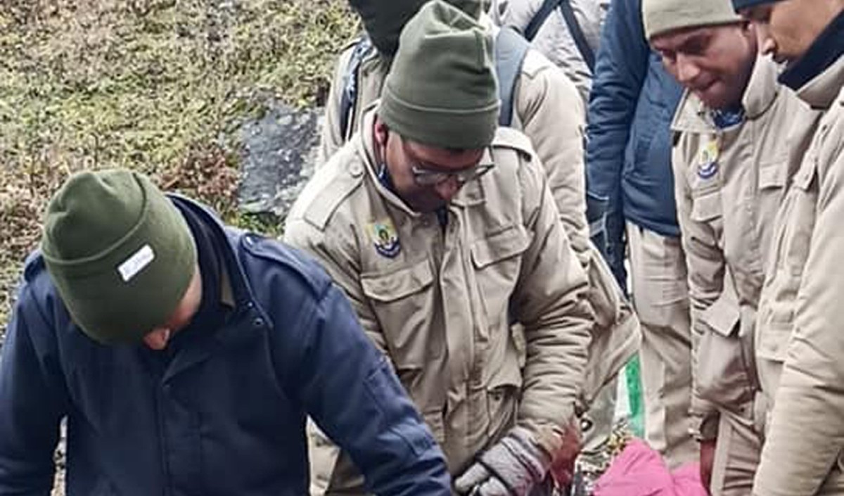देवदूत बन कर आई हिमाचल पुलिस दस पर्वतारोहियों को जिंदा बचाया व तीन शव बरामद