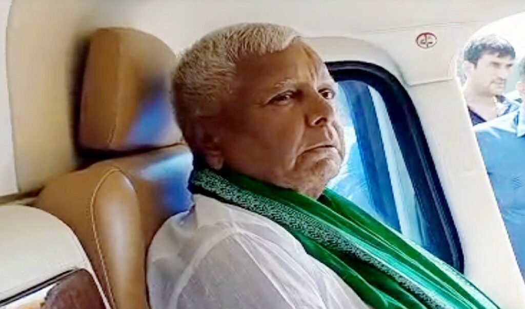 लालू प्रसाद यादव की किडनी ट्रांसप्लांट की हो रही तैयारी ! लंदन और सिंगापुर के डॉक्टरों के संपर्क में परिवार