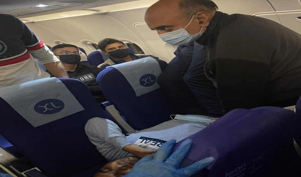 मोदी के मंत्री ने कायम की मानवता की मिशाल, प्रोटोकाल तोड़ बचाई यात्री की जान