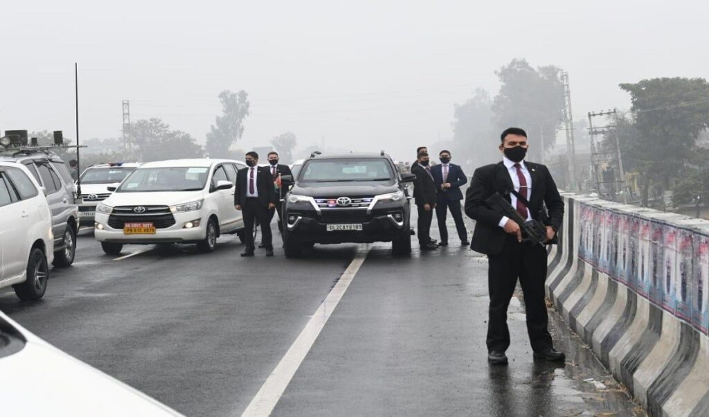 27 पूर्व आईपीएस अधिकारियों ने राष्ट्रपति को लिखा पत्र, पीएम की सुरक्षा में हुई चूक की जांच कराने की मांग की