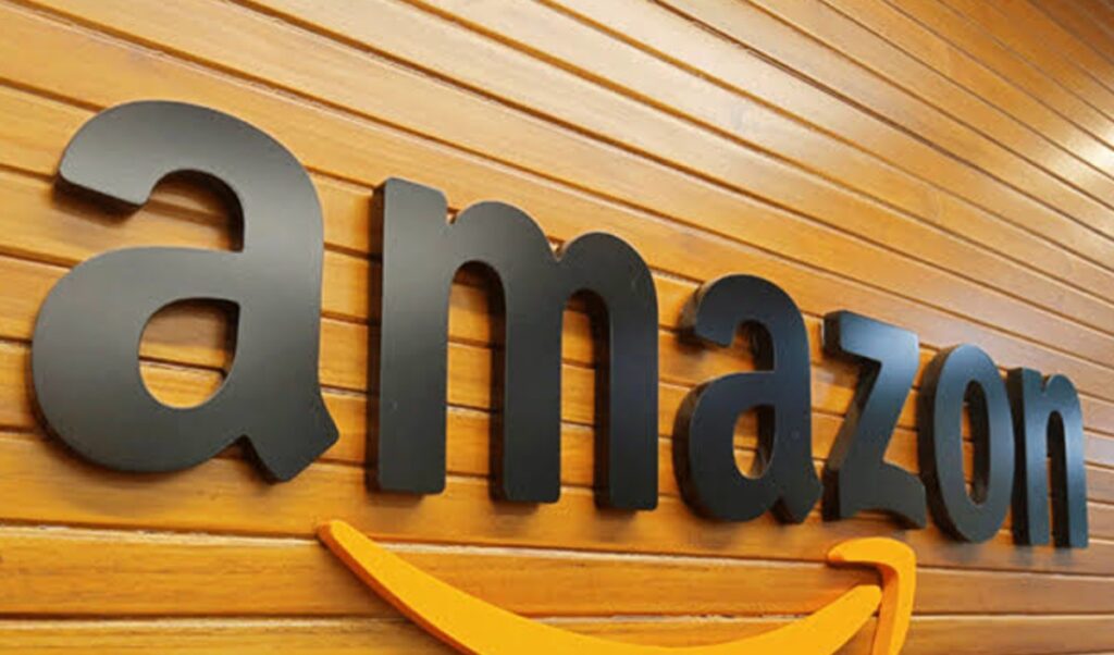 जूते सहित कई उत्पादों पर तिरंगा प्रिंट, अमेजन के मालिक पर हुआ मामला दर्ज