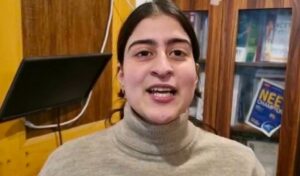 कश्मीर की 12वीं कक्षा की टॉपर ने ट्रोलर्स को दिया कड़ा जवाब, खुद को अच्छा मुसलमान साबित करने के लिए हिजाब पहनने की जरूरत नहीं