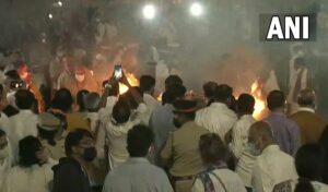 पंचतत्व में विलीन हुईं भारत रत्न लता मंगेशकर, राजकीय सम्मान के साथ हुआ अंतिम संस्कार