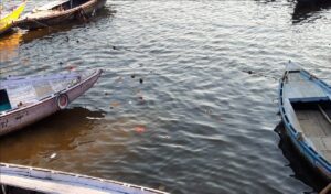 काशी में गंगा का रंग काला पड़ा, तकनीकी टीम करेगी जांच