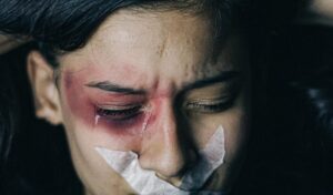 उस गंदे लड़के ने मेरा बलात्कार किया, न्यूड तस्वीर खींच कर धमकी दी, अब जिंदा कैसे रहूं? नोट लिखकर 10वीं की लड़की ने लगा ली फांसी