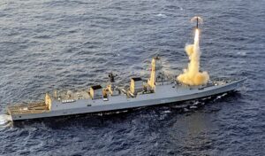 BrahMos Missile | भारतीय नौसेना ने ब्रह्मोस मिसाइल का सफल परीक्षण किया | Watch Video