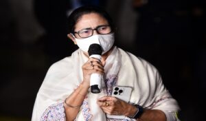 ममता बोलीं- केंद्र को समझना चाहिए मानवता राजनीति से ज्यादा महत्वपूर्ण है, शांति वार्ता का नेतृत्व करे