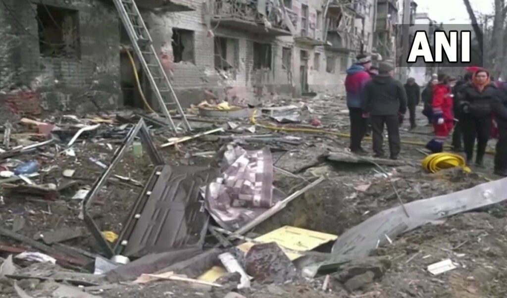 Russia-Ukraine War: यूक्रेन में भारतीय दूतावास ने भारतीयों को तुरंत खारकीव छोड़ने की सलाह दी